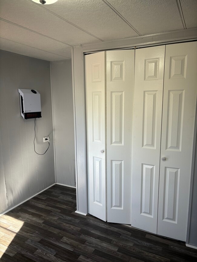 Photo - 208 Fernwood Park Dr