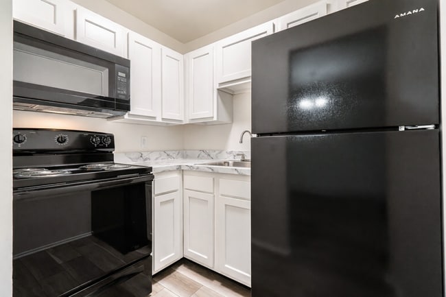 Lindsay Court Apartments