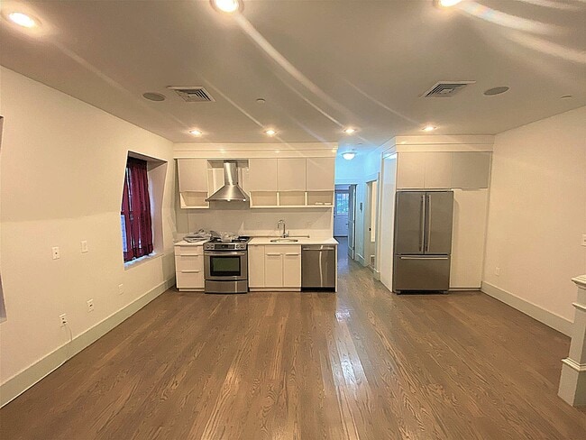 Building Photo - 11 Boardman St Unit 2