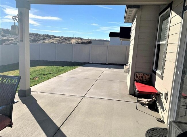 Photo - Newer Home in Kennewick, Great Location!