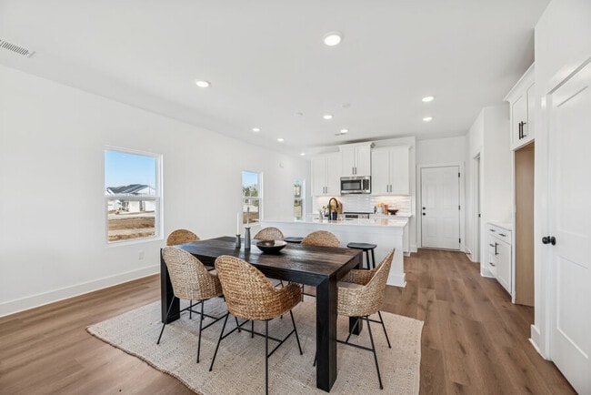 553 Canal Cir