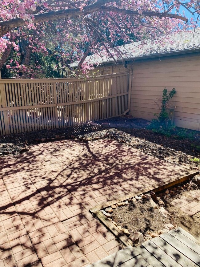 Photo - Sunlight and Stylish 3 Bedroom Townhouse by Wonderland Lake