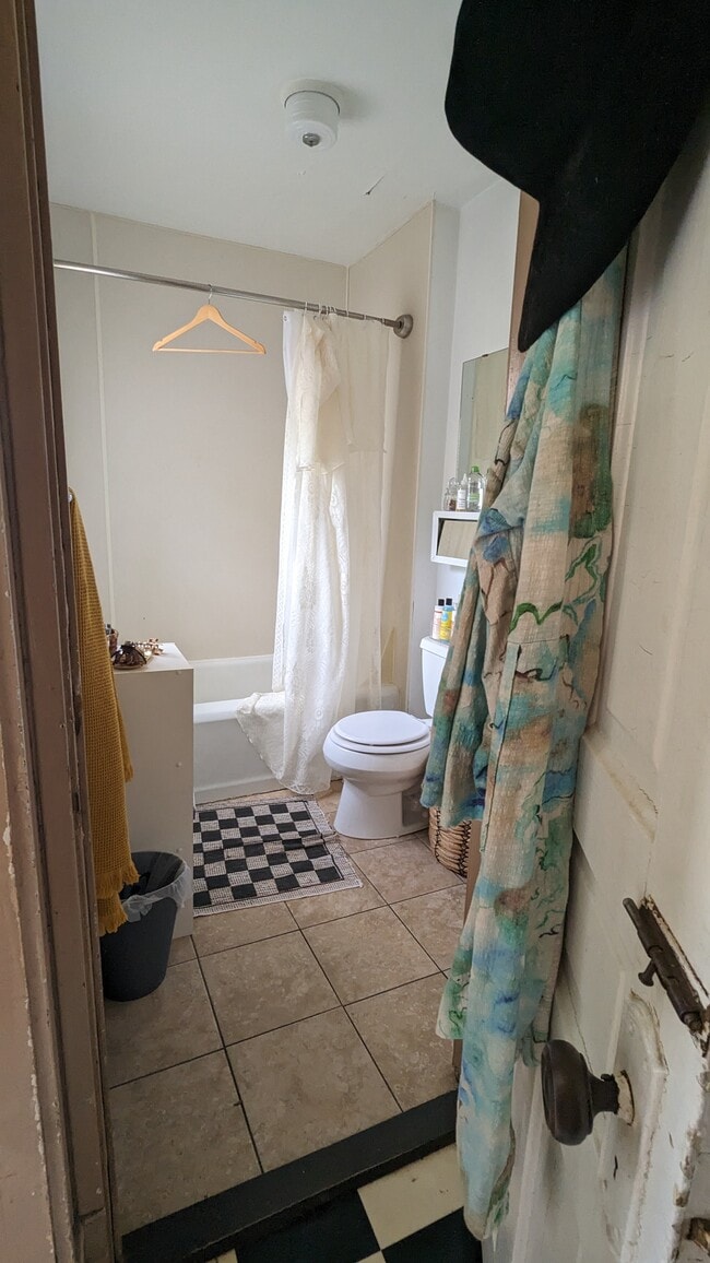 Photo - 2078 Atwood Ave