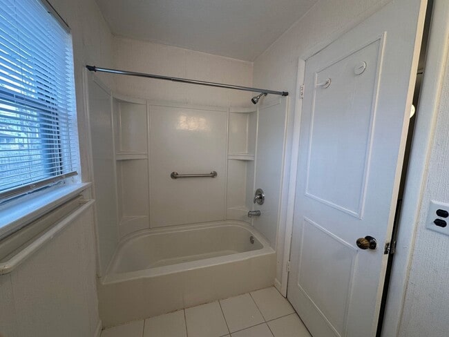 Photo - 762 Mentor Ave