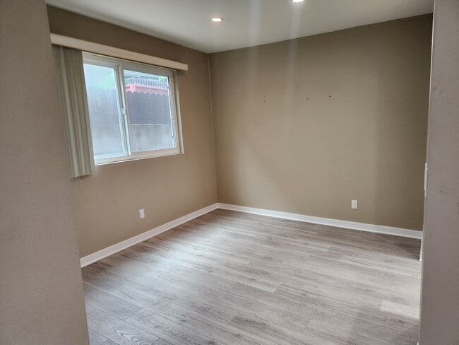 Photo - 1242 S Barrington Ave Unit 104