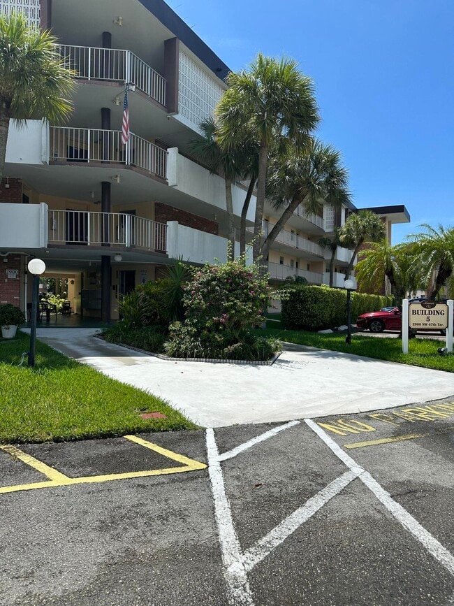 Building Photo - 2900 NW 47th Terrace Unit 105B