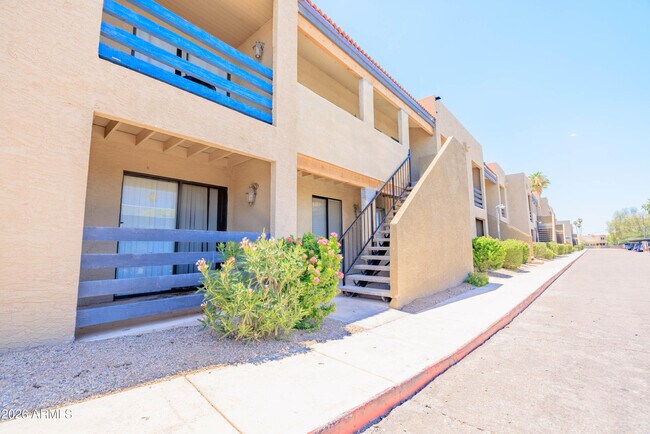 Building Photo - 1241 N 48th St Unit 116