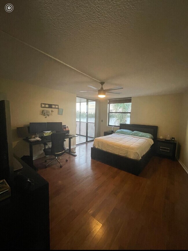 Photo - 118 Lake Emerald Dr Unit 406