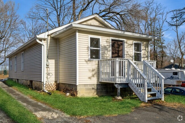 Building Photo - 184 Ward St Rental