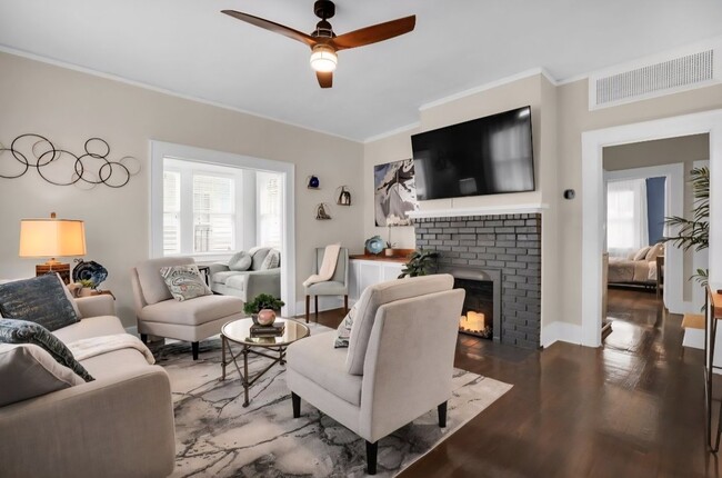 Photo - 403 E 50th St