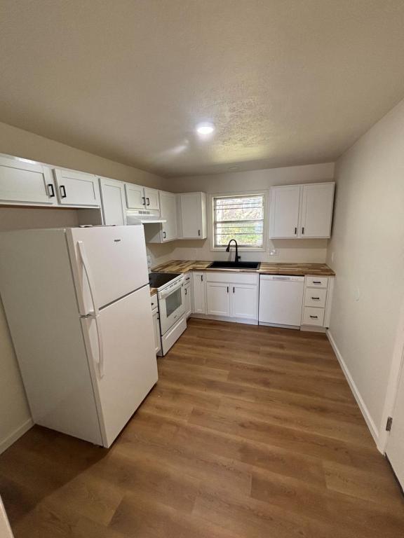 Photo - 909 E 1st St