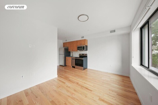 Building Photo - 602 Pacific St Rental