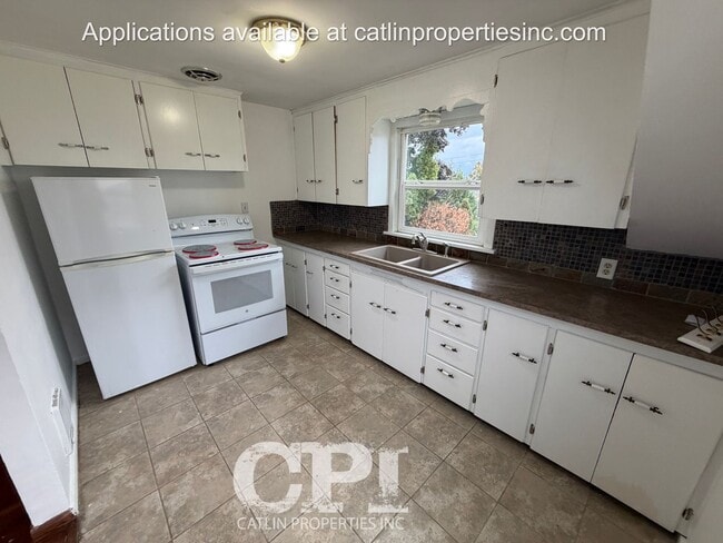 Photo - 405 6th Ave N