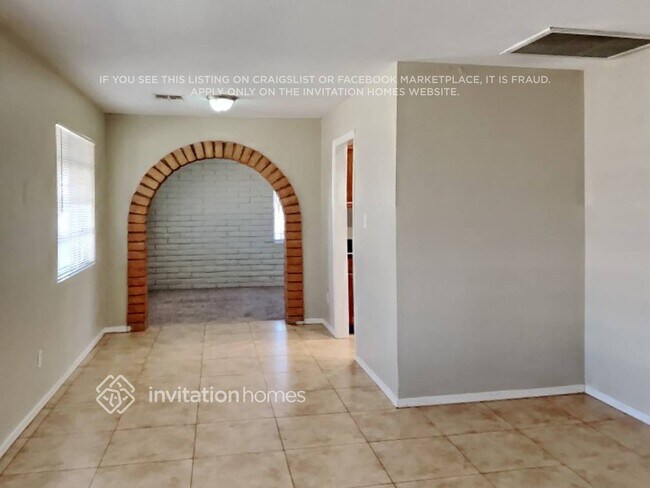 402 N 47th Pl