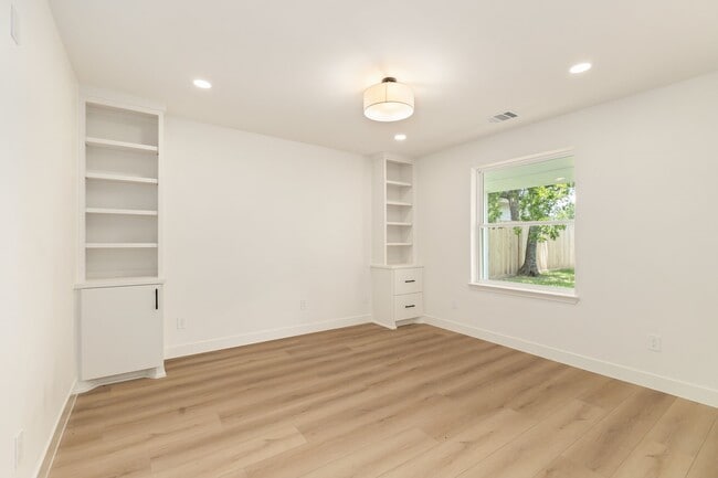 Building Photo - 7414 Janak Dr Rental