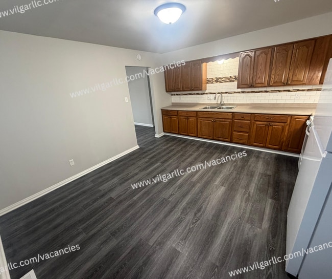 Photo - 5583 - 85 Tulip Ave Unit 5585 (Upper)