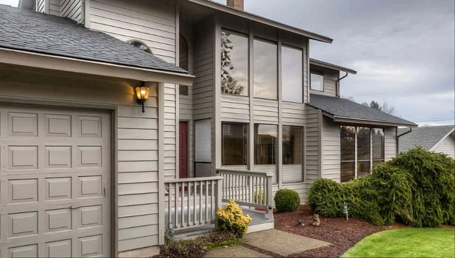 Photo - 4bd/3ba HUGE Home w/Hardwood Floors, Russi...