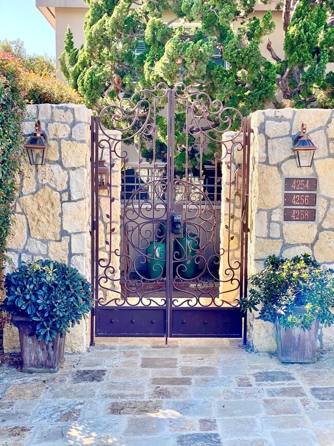 Building Photo - 4256 Noyes St Unit 4256