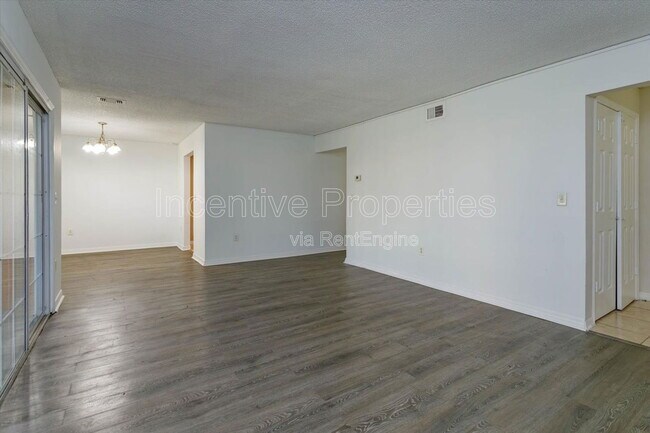 Photo - 4177 Versailles Dr Unit G