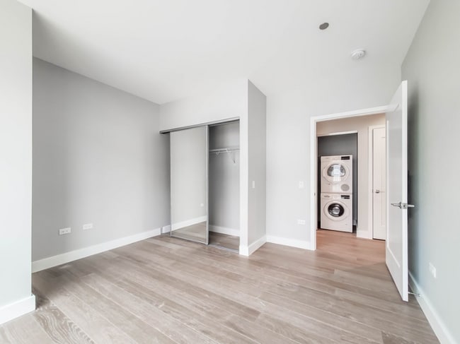 Photo - 1255 N Sandburg Terrace