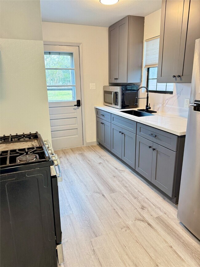 Photo - 210 N Mattson St