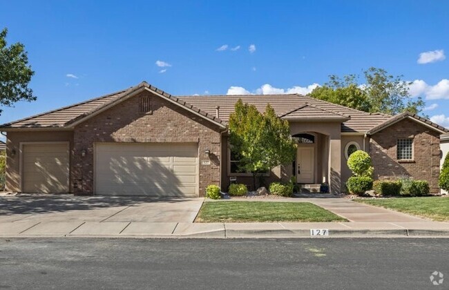 Building Photo - Spacious 4-Bedroom Basement Apartment – Ut...