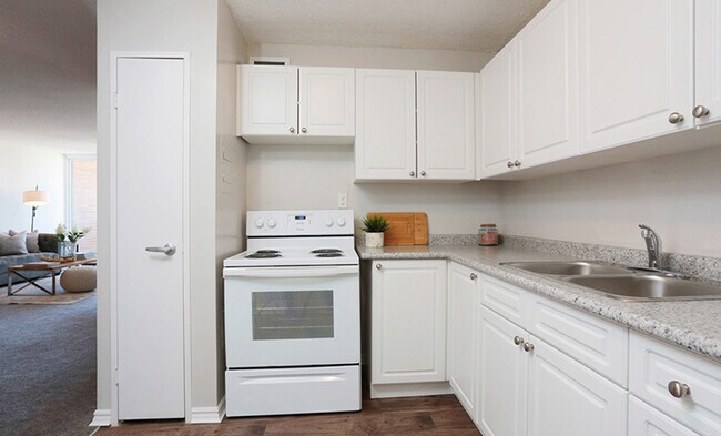 Photo - 790 Wonderland Rd S