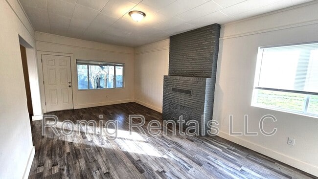 Photo - Cent- 1206 B Street