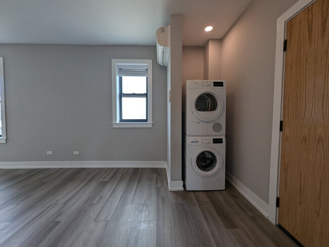 Photo - 3943 N Janssen Ave Unit 2