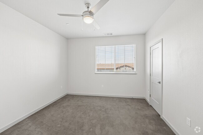 2 habitaciones, 2.5 baños, 1317 pies cuadrados - Dormitorio - Campus Oaks Apartments