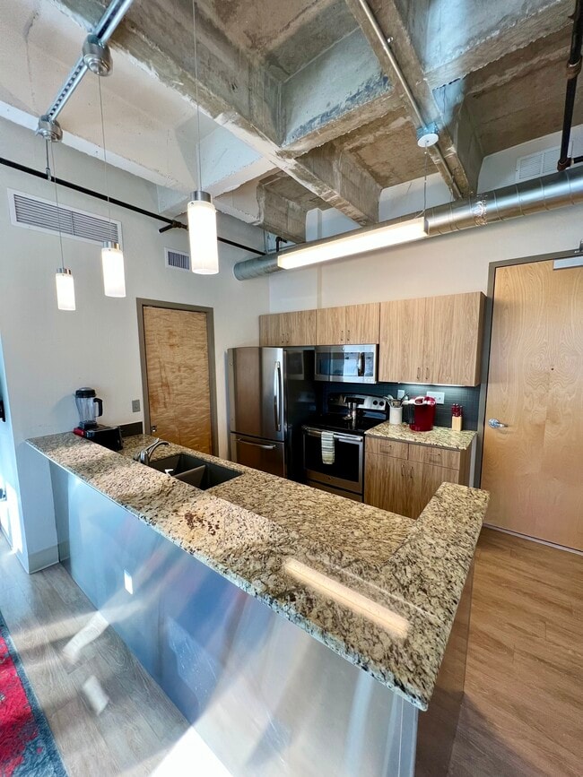 Cocina - #406 - Carnegie Centre Historic Lofts