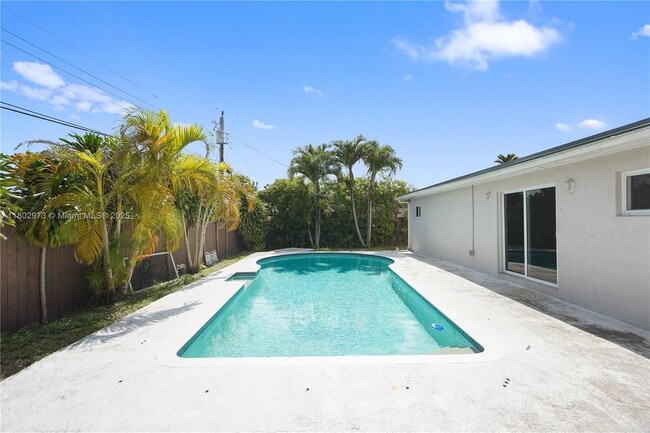 Building Photo - 10501 SW 53rd St Rental