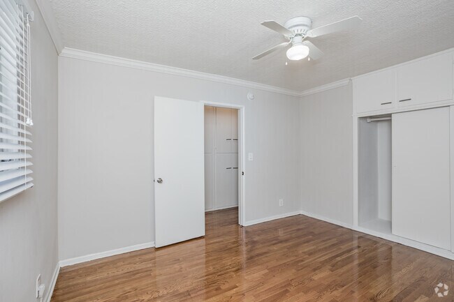 1BR, 1BA - 650 SF
