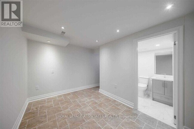 Photo - 33 Talbotshire St