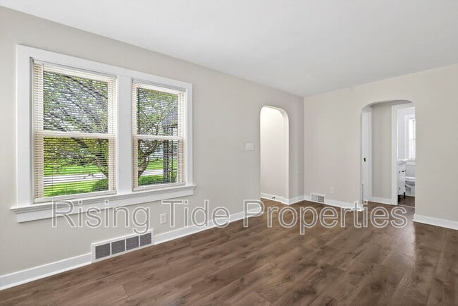 Photo - 1512 Emmons Ave