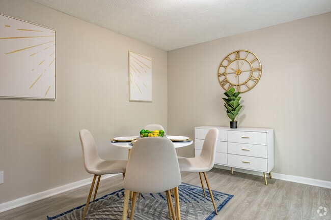 2BR, 2BA - 1090SF - The Cobb Apartments-Townhomes