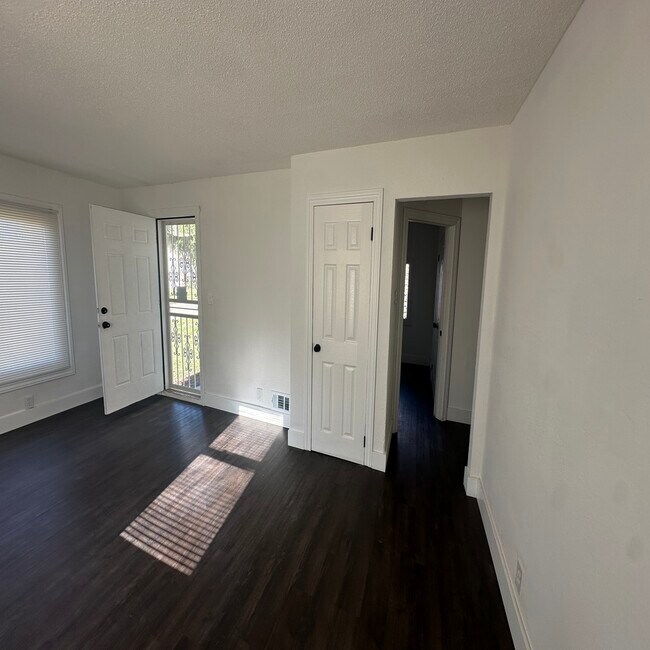 Photo - 5246 Maryland St