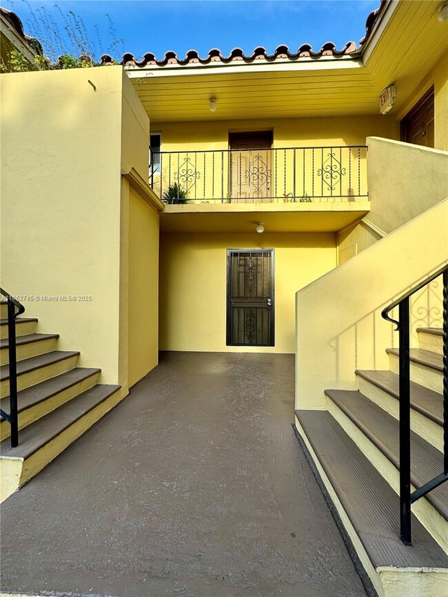 Building Photo - 4080 SW 2nd Terrace Unit 4 Rental