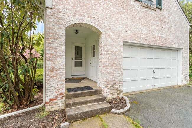 Photo - 384 N 26th St
