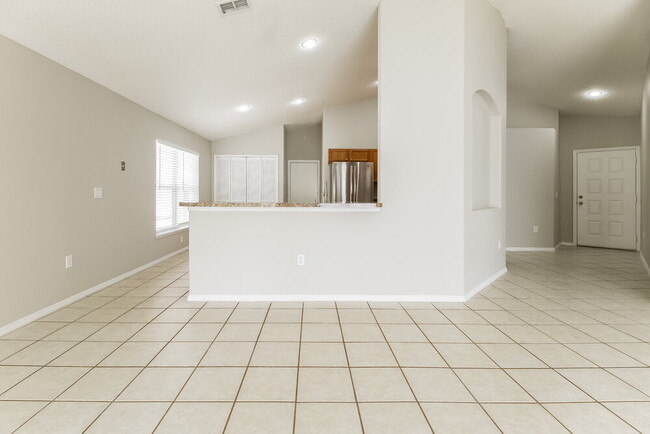 Photo - 1802 Meadow Pond Way