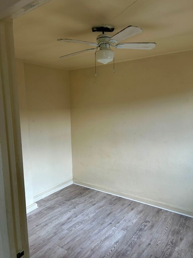 Photo - Top Floor 2 Bedroom Apartment in Shadyside Unit C33