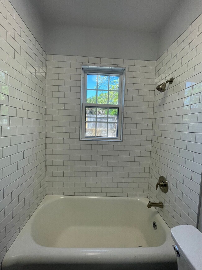 Photo - Recently remodeled 2/1 in Midtown! Unit D