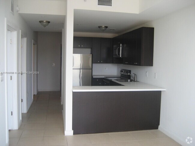 Building Photo - 914 SW 31st Ave Unit 204 Rental