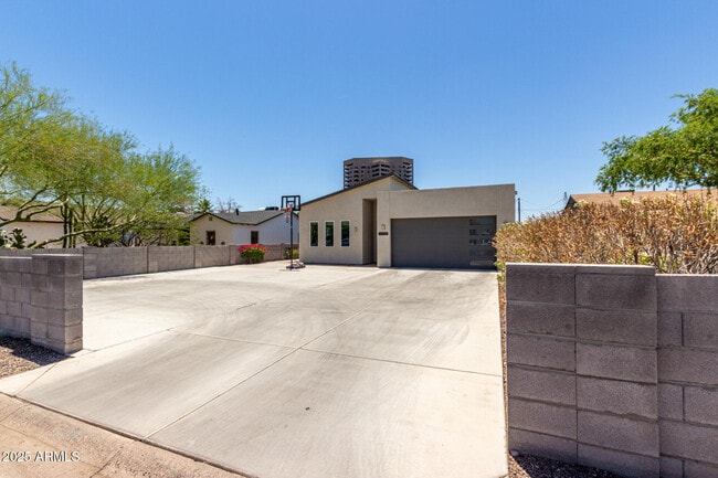 Photo - 1005 E Weldon Ave House