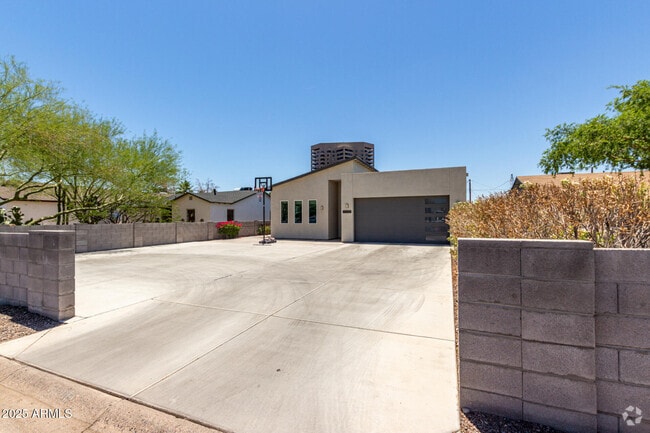 Building Photo - 1005 E Weldon Ave Rental