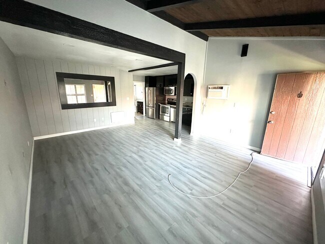 Photo - PET FRIENDLY! !Amazing 1 bedroom apartment...