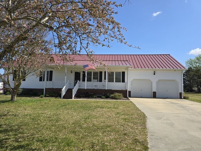 Building Photo - Just Minutes to the USCG Base Like New 3 Bed, 2 Bath Ranch