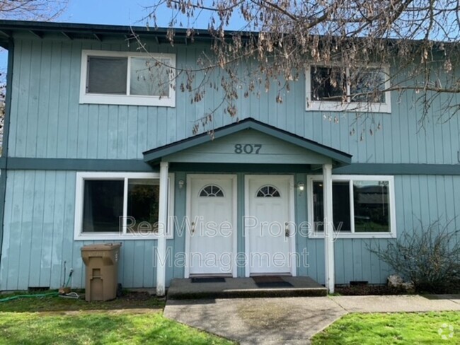 Building Photo - 807 SE 9th St Rental