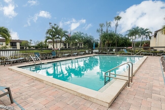 Building Photo - 9275 Lake Park Dr Unit 204