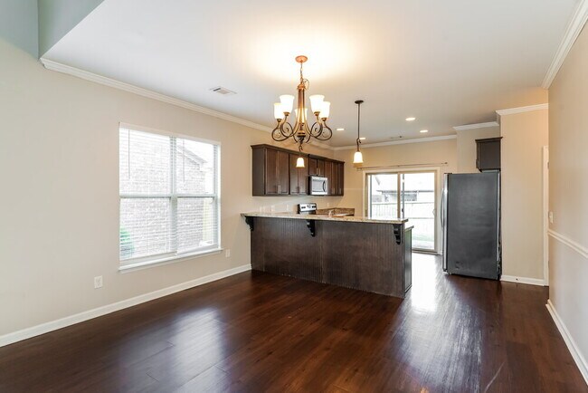 Photo - 102 England Pl